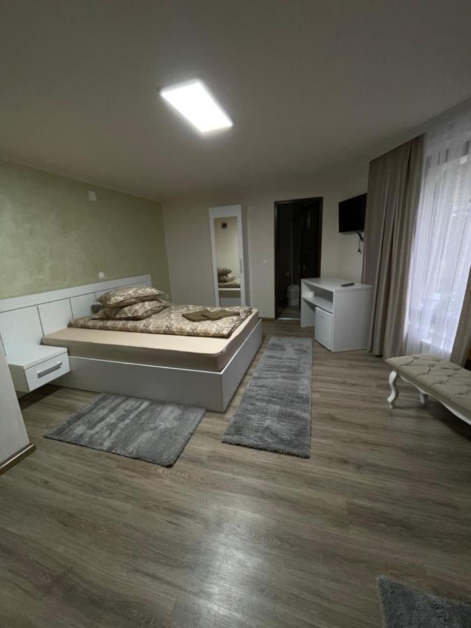 Conacul Pestera Ursilor Chiscau Esterno foto