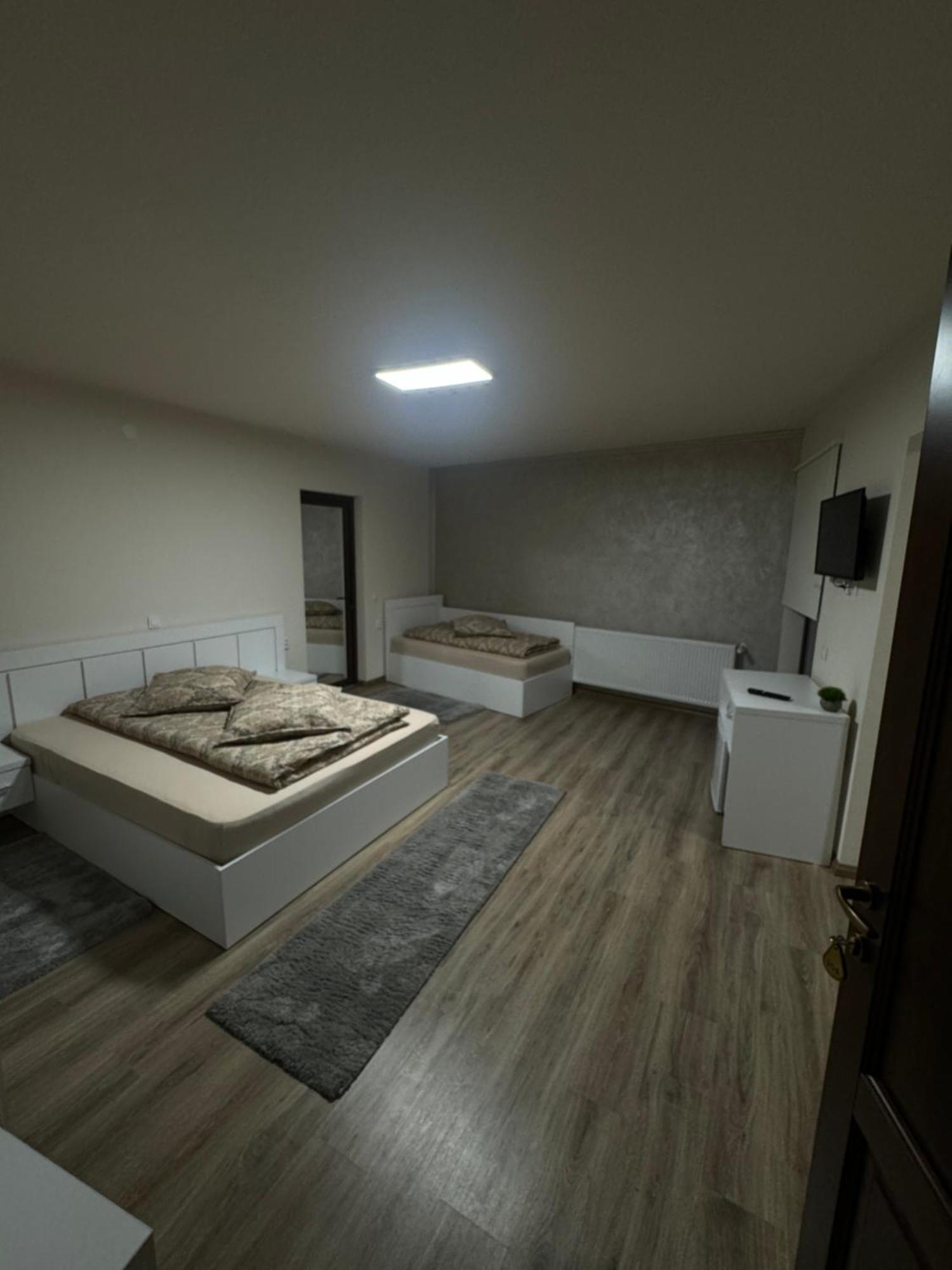 Conacul Pestera Ursilor Chiscau Esterno foto